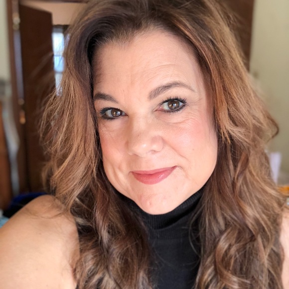 Meet your Posher, Jennifer - Picture 1 of 1